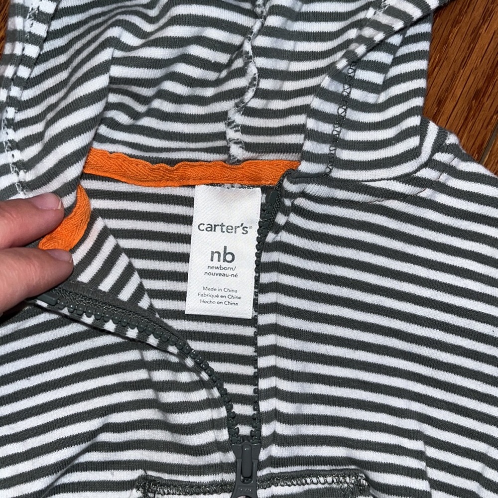 Carter’s newborn jacket - Picture 2 of 4
